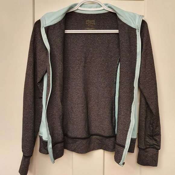 Activewear jacket with thumbholes - Picture 7 of 8